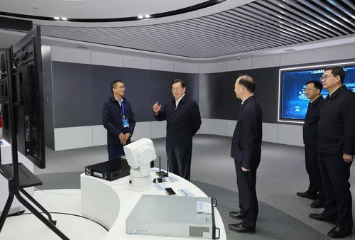 以产品和应用为双引擎，加速人工智能产业转型升级——评王忠林调研武汉人工智能产业发展指示